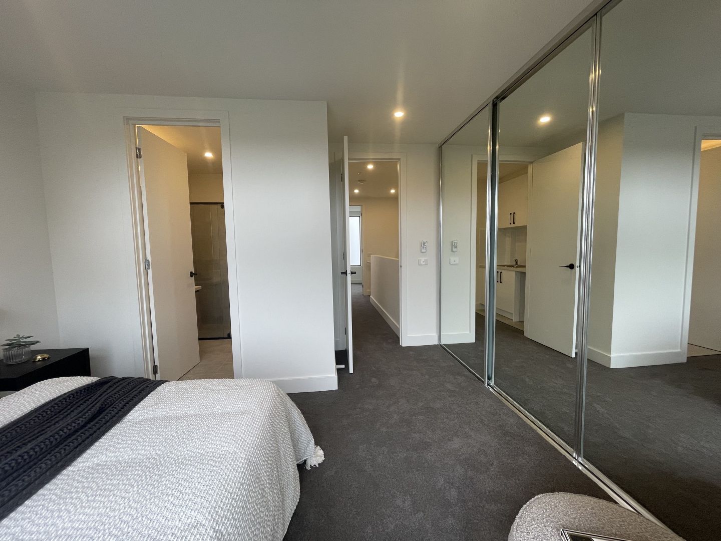 Joy wardrobe chrome mirror2